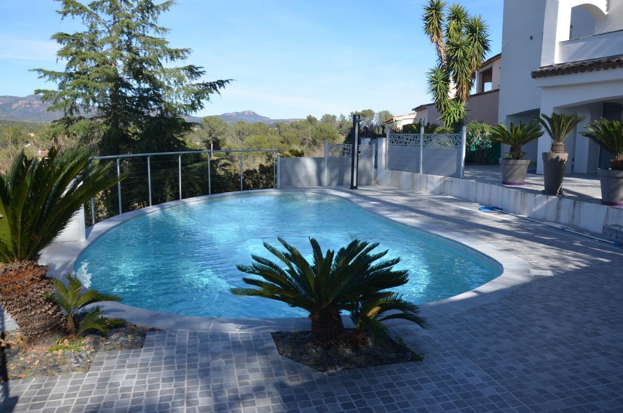 Belle Maison Avec Piscine Dans Les Hauteurs A Saint Raphael ภายนอก รูปภาพ